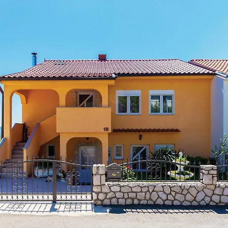 Apartment Beautiful Apartment In Crikvenica With Kitchen *