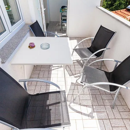 Apartment Beach Front Apartment In Crikvenica