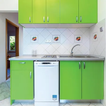 Apartment Beautiful Apartment In Crikvenica With Kitchen *