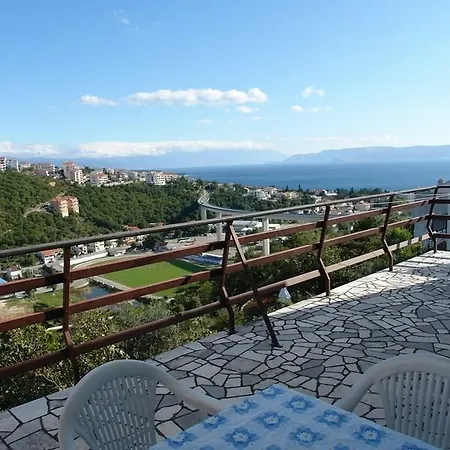 Apartment Beautiful Apartment In Crikvenica With Kitchen *