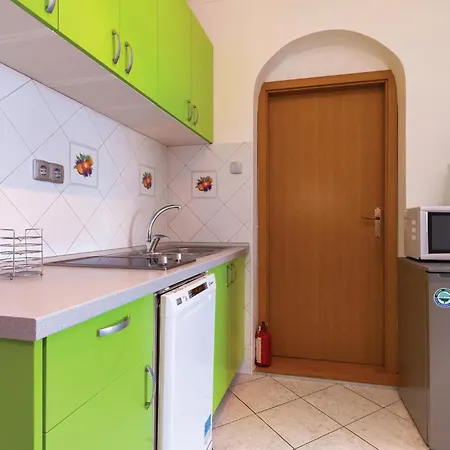 Apartment Beautiful Apartment In Crikvenica With Kitchen *