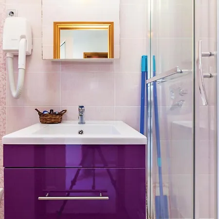 Apartment Beautiful Apartment In Crikvenica With Kitchen *
