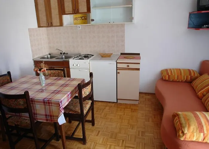 2 Bedroom Cozy Apartment In Crikvenica Crikvenica