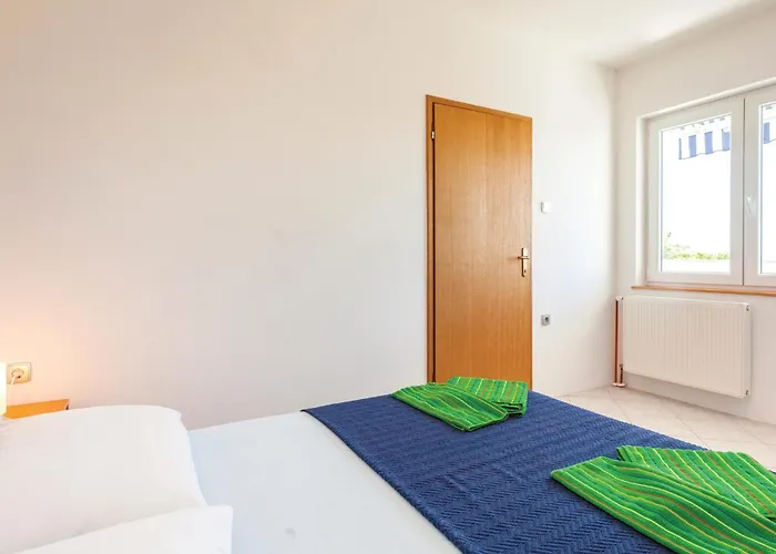 2 Bedroom Cozy Apartment In Crikvenica