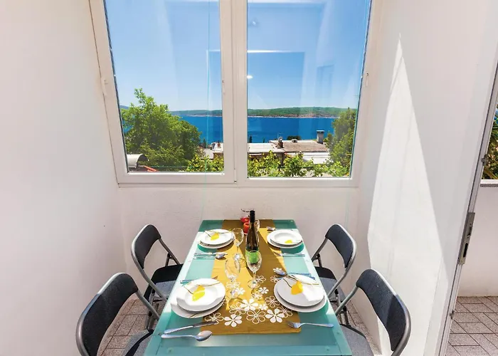 2 Bedroom Cozy Apartment In Crikvenica Цриквеница
