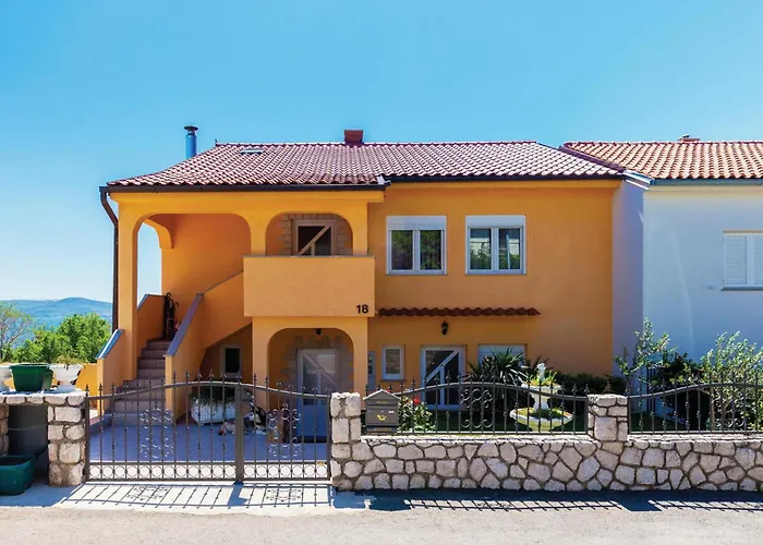 Apartman 2 Bedroom Cozy Apartment In Crikvenica *
