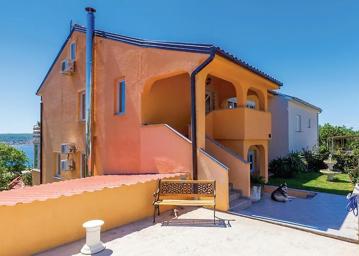 2 Bedroom Cozy Apartment In Crikvenica