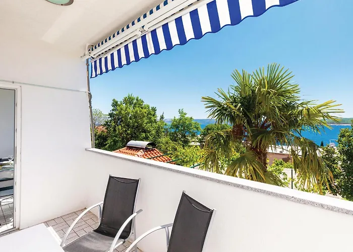 2 Bedroom Cozy Apartment In Crikvenica