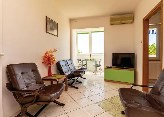 Апартаменты 2 Bedroom Cozy Apartment In Crikvenica Цриквеница