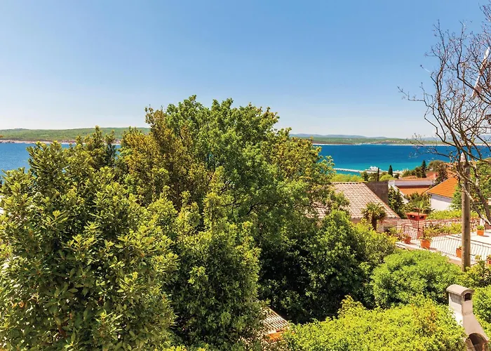 2 Bedroom Cozy Apartment In Crikvenica Цриквеница