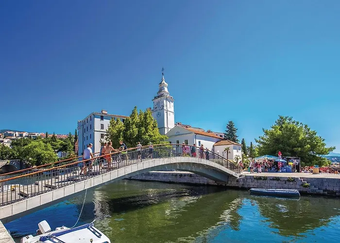 2 Bedroom Cozy Apartment In Crikvenica