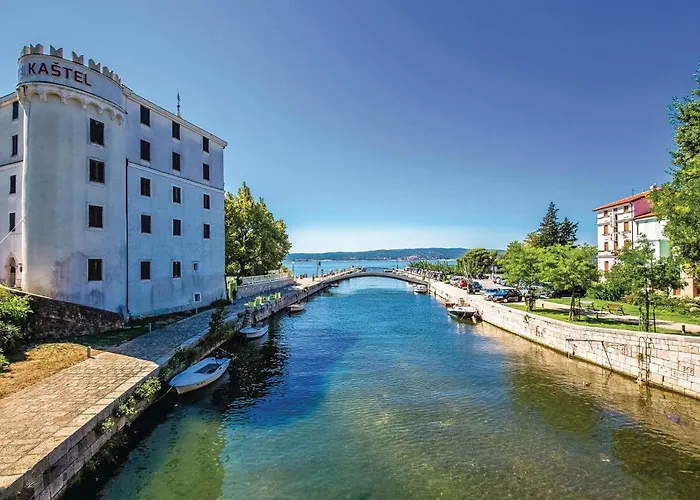 2 Bedroom Cozy Apartment In Crikvenica
