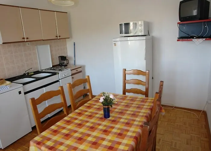 2 Bedroom Cozy Apartment In Crikvenica Crikvenica