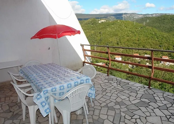 2 Bedroom Cozy Apartment In Crikvenica Apartman *