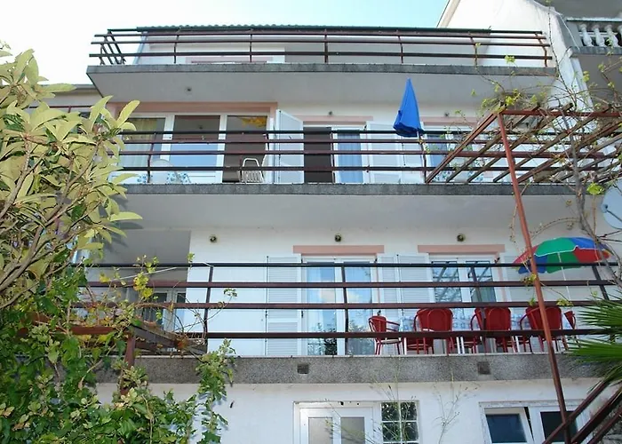 2 Bedroom Cozy Apartment In Crikvenica Цриквеница